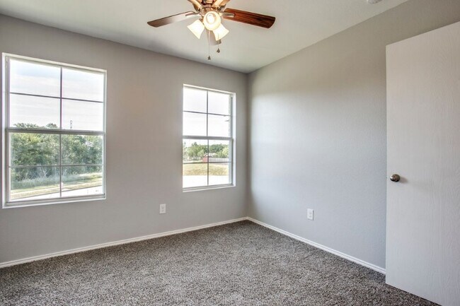 Building Photo - 2225 Splendor Ct