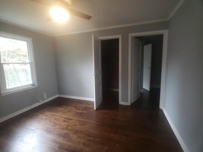 Building Photo - 810 E Vine St