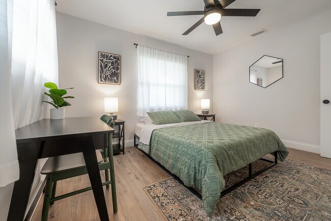 Building Photo - 2400 34th Ave N