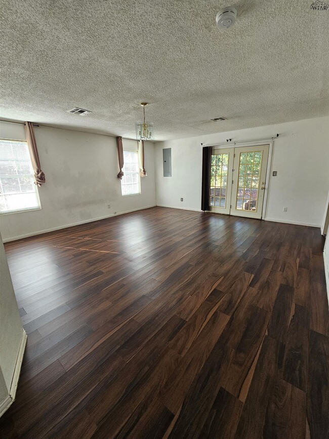 Building Photo - 502 Marconi St
