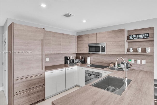 Building Photo - 400 Sunny Isles Blvd