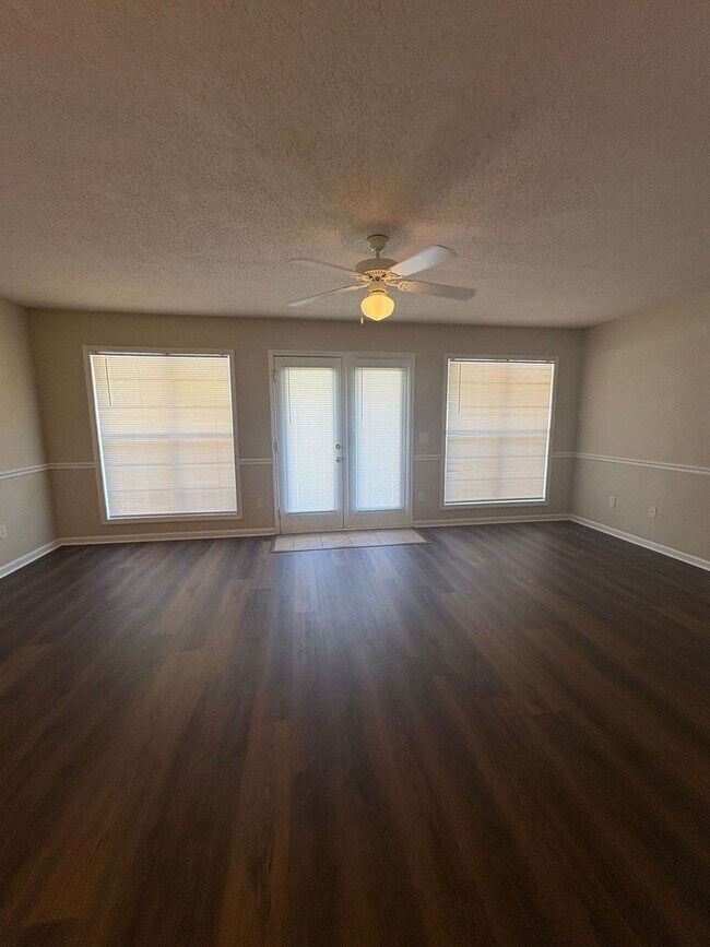 Building Photo - 125 Winthrope Ln