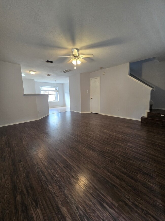 Building Photo - 938 Birnham Woods Blvd