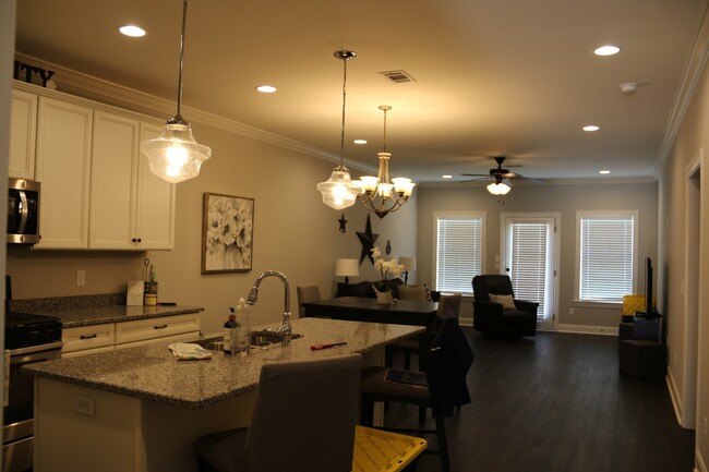 Building Photo - Gorgeous Rosemary Gate Townhome