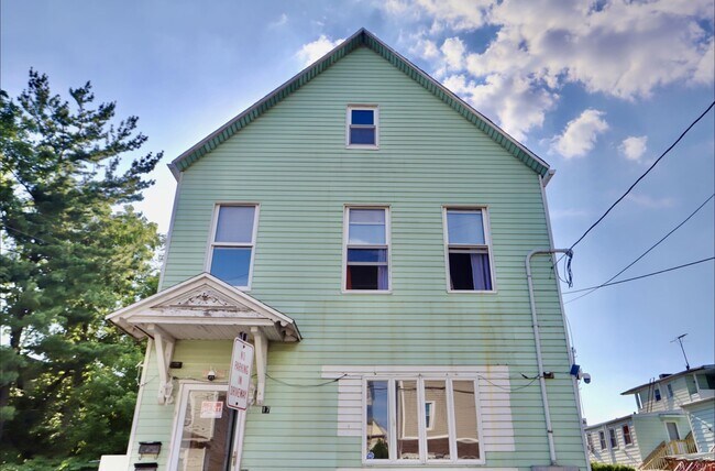 Building Photo - 17 Grant Ave