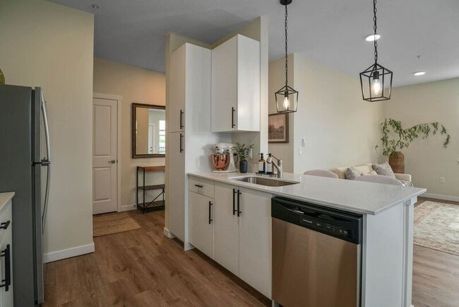 Building Photo - 190 Elma Ave SE