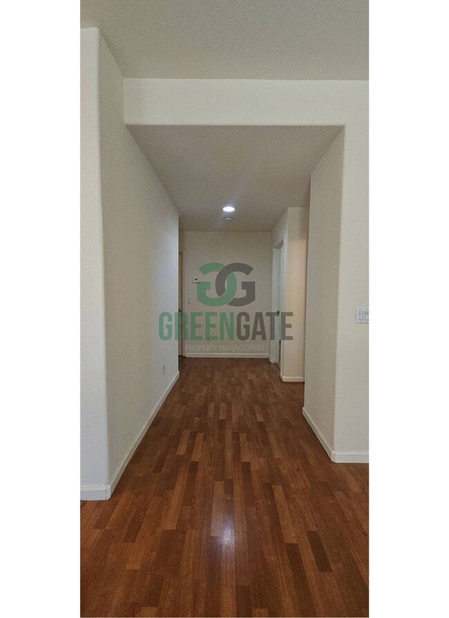 Building Photo - Beautiful 4 Bedroom, 3 Bathroom Home in Tr...