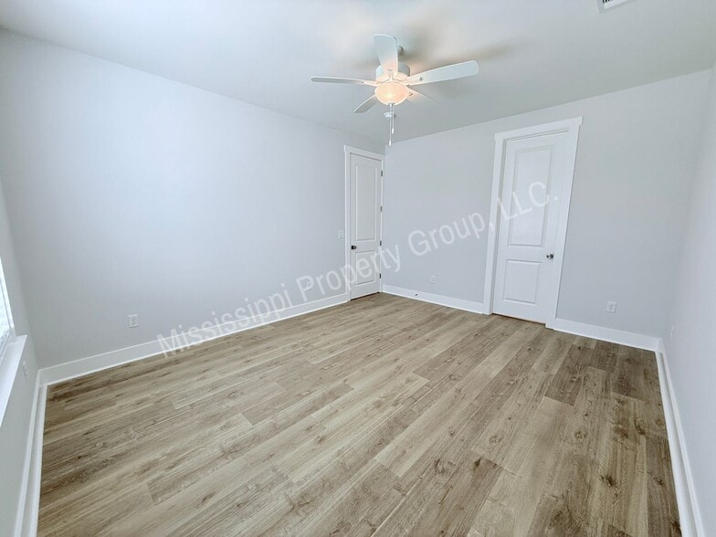 Building Photo - 684 Miramar Ln