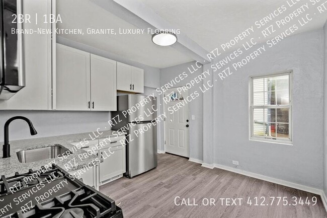 Building Photo - 904 Hilltop St