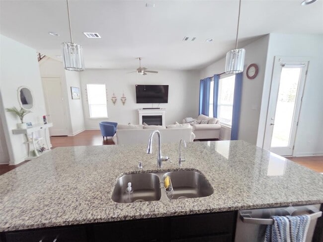 Building Photo - 1225 Westborough Ln