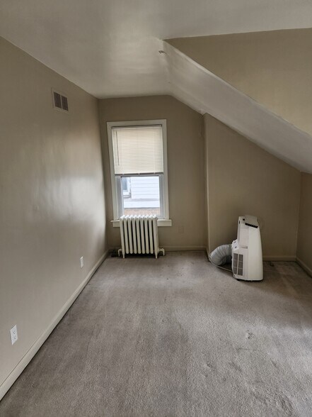 Building Photo - 5505 Beacon St
