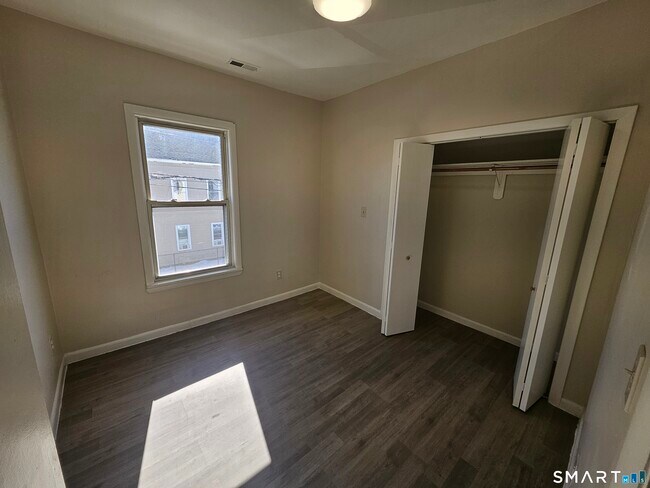Building Photo - 236 Brooks St