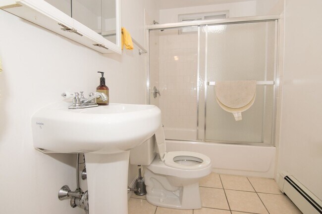 Building Photo - Brighton 6 Bed Duplex – 3.5 Baths – 4 Parking – Top Floor – No Fee – 9/1