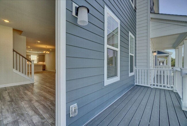Building Photo - Available 08-05-25! Coastal Luxury Townhom...
