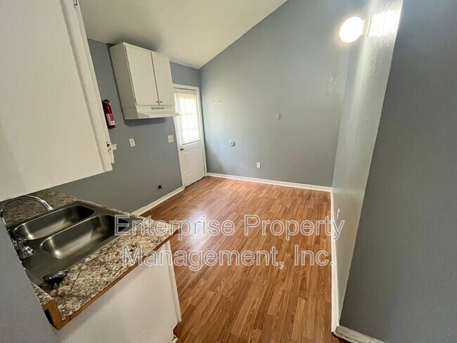 Building Photo - 401 N Manassas St