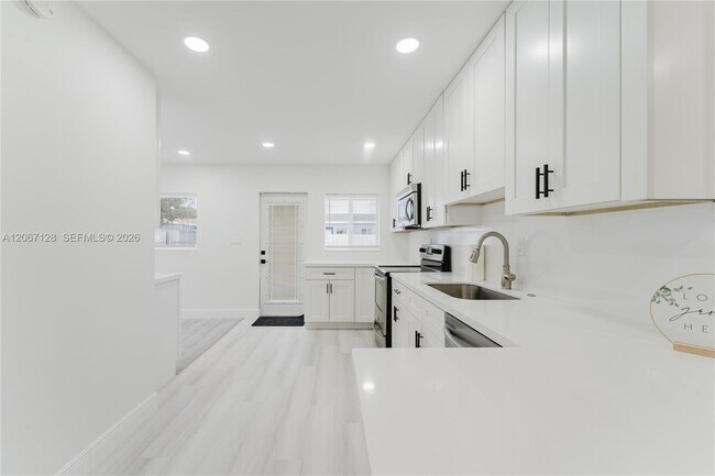 Building Photo - 481 NE 51st St