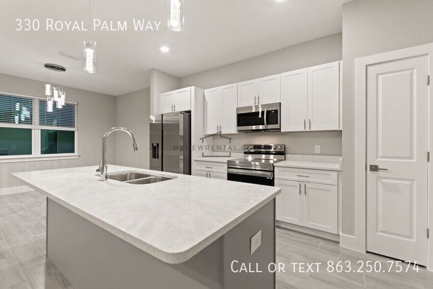 Building Photo - 330 Royal Palm Wy