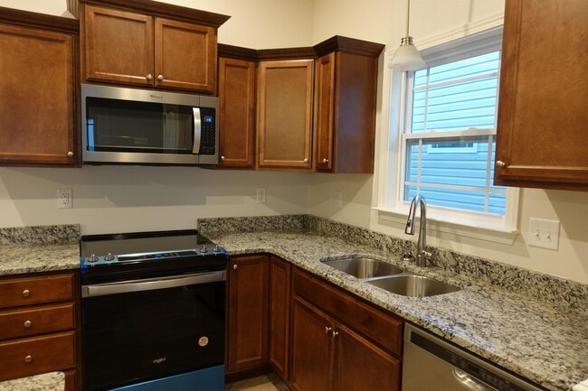 Building Photo - 755 Spartan Commodor Ln