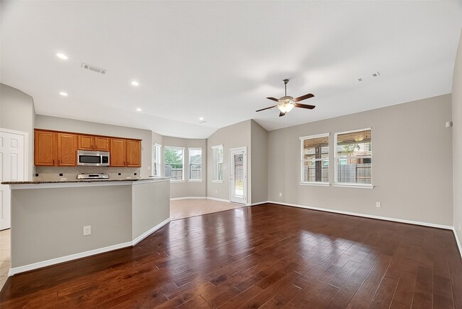 Building Photo - 3226 W Trail Dr