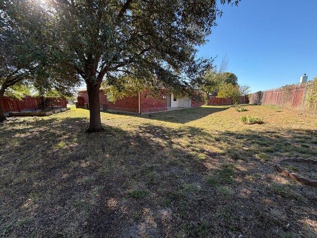 Building Photo - 4 Bedroom, 2 Bathroom House in Killeen wit...
