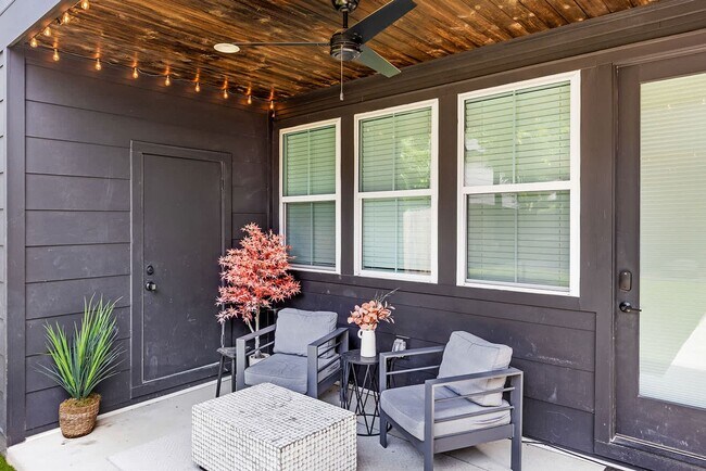 Building Photo - Fully Furnished - Designer Home (Flexible Lease Options)
