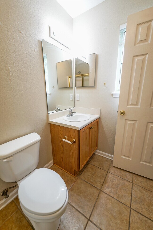 Building Photo - 2738 W Tharpe St