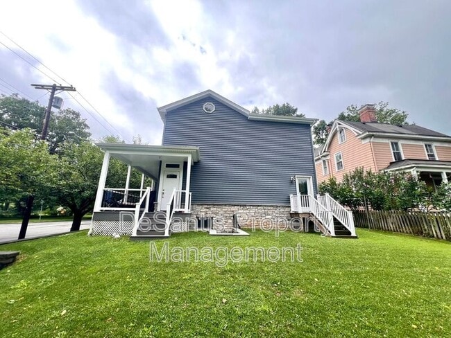 Building Photo - 663 Maple Ln