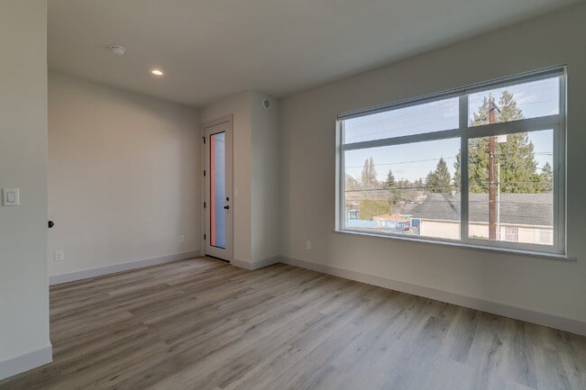 Building Photo - Modern, Spacious 2020 Townhome in West Seattle!