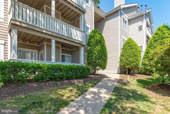 Building Photo - 14300 Grape Holly Grove