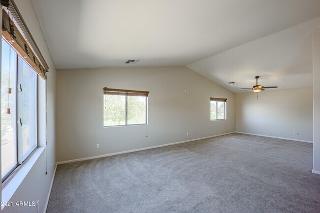 Building Photo - 10938 W Meadowbrook Ave