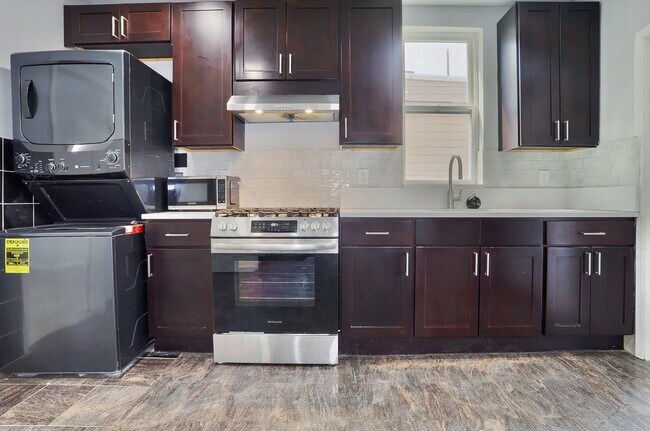 Building Photo - 73 Wales Ave