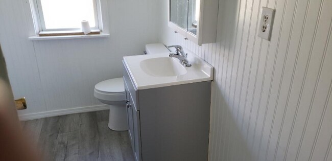 Building Photo - 502 Kanawha Ave S