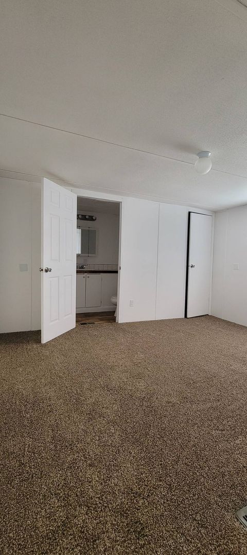 Building Photo - Ready to Move in