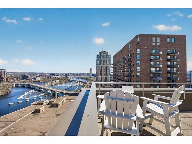 Building Photo - 19 S 1st St