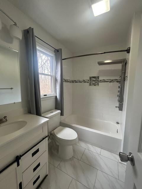 Building Photo - 4-Bed Retreat with Vaulted Ceilings & Covered Porch, minutes to the Shenandoah River in Front Royal