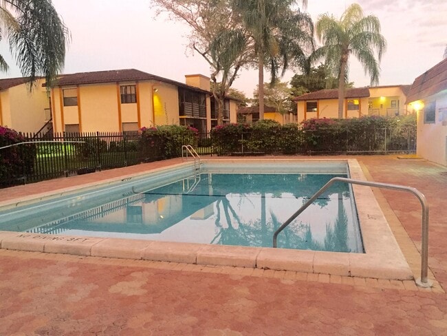 Building Photo - 842 NE 209th St