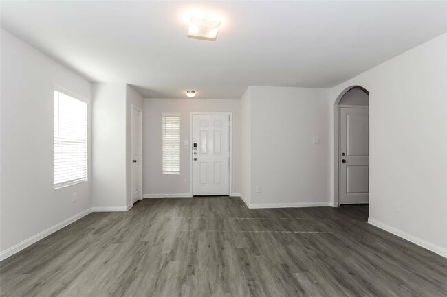 Building Photo - 106 Blue Crane St