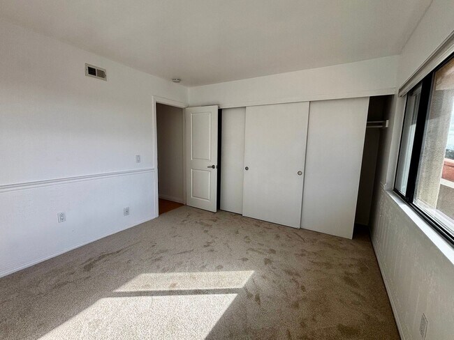 Building Photo - Beautiful La Jolla Alta Home! 50% off First Month's Rent Move in Promotion!