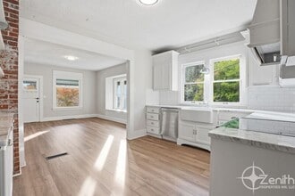 Building Photo - 1321 NW Drake Way