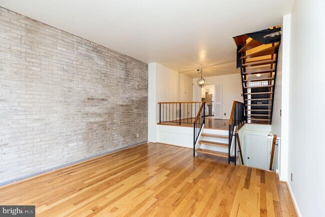 Building Photo - 204 M St SW