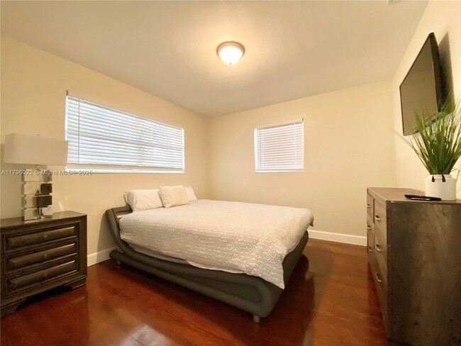 Building Photo - 3440 SW 20th St