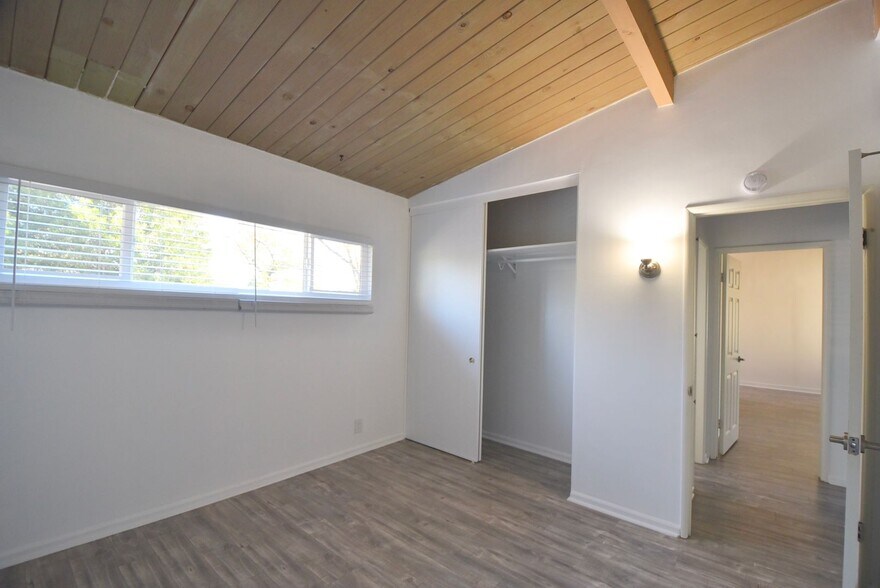 Building Photo - 121 W Arrellaga St