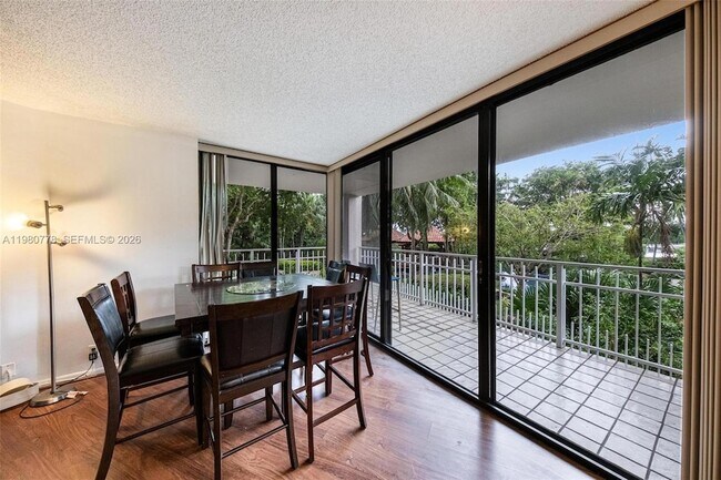 Building Photo - 2000 Towerside Terrace