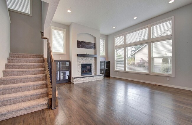 Building Photo - STUNNING CAMAS NORTH HILLS 4 BR, 3.5 BATH ...