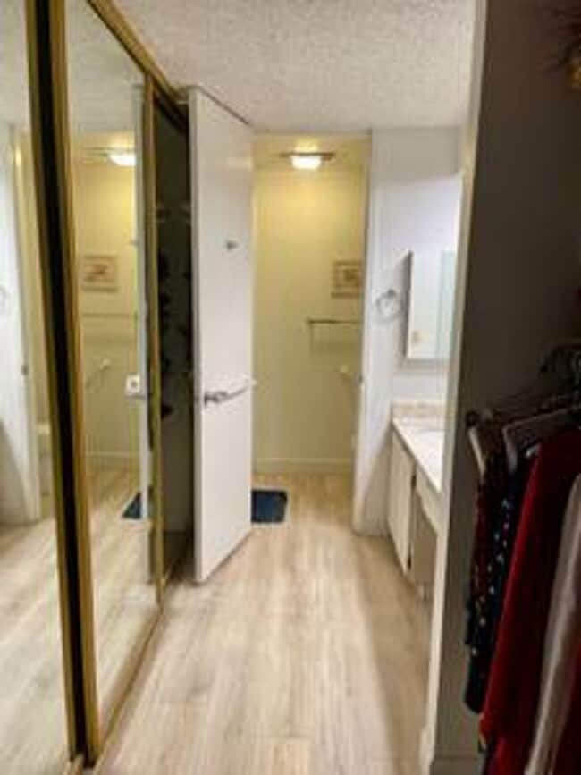 Building Photo - 6 MONTHS SHORT TERM RENTAL FURNISHED CONDO AVAILABLE