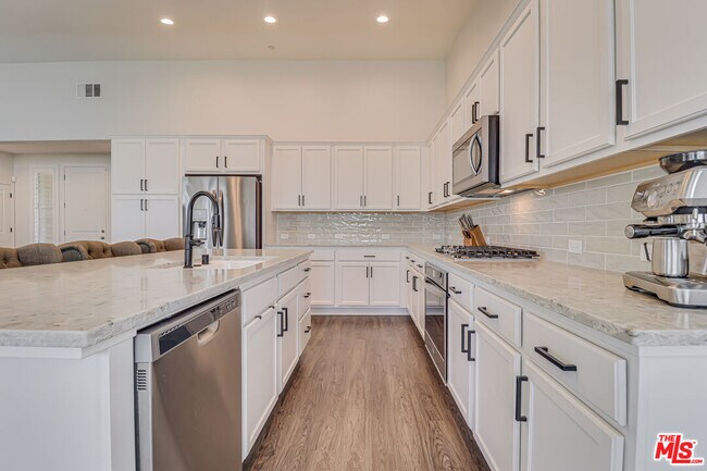 Building Photo - 14001 Barbon Beck Ave