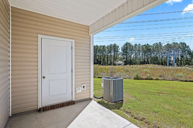 Building Photo - Charming 2-Bedroom, 2.5 Baths Townhouse in...