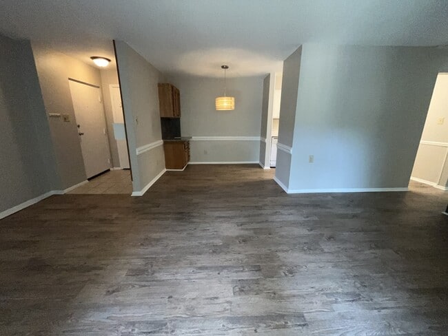 Building Photo - 1212 Schaub Dr