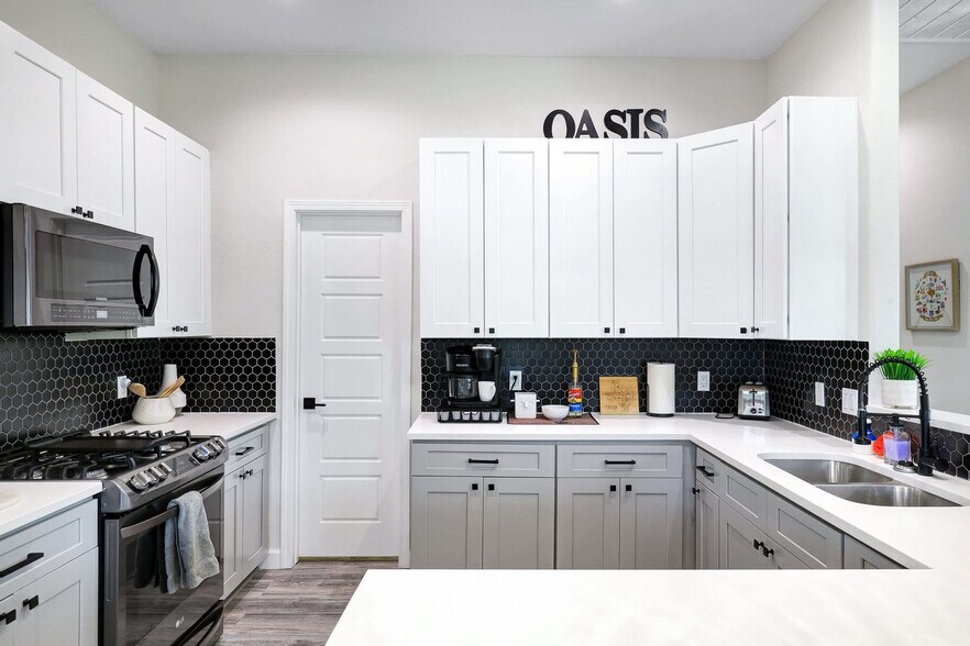 Building Photo - 1214 Hays St