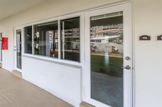 Building Photo - 2881 NE 32nd St